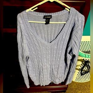 Last Chance Donating next week. Crew lilac sweater. Not bulky.